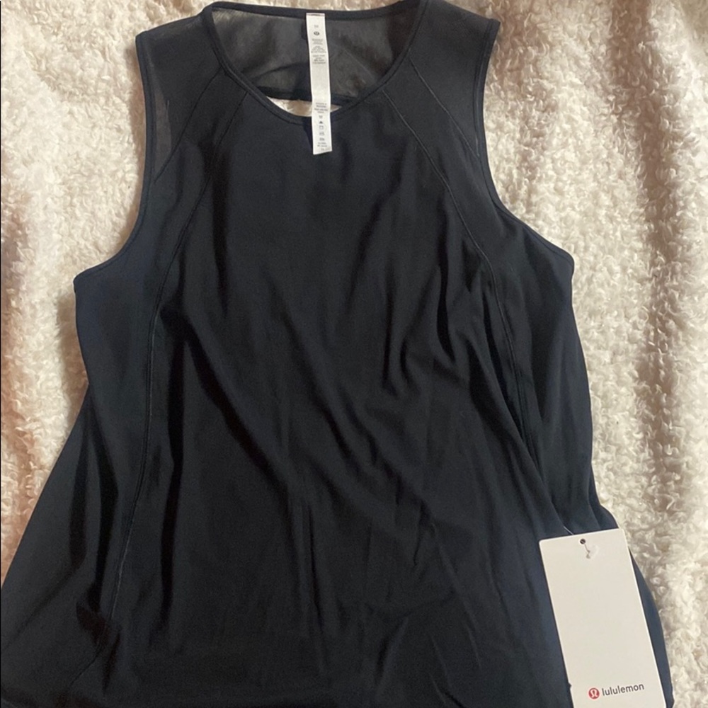 Lululemon sculpt tank.